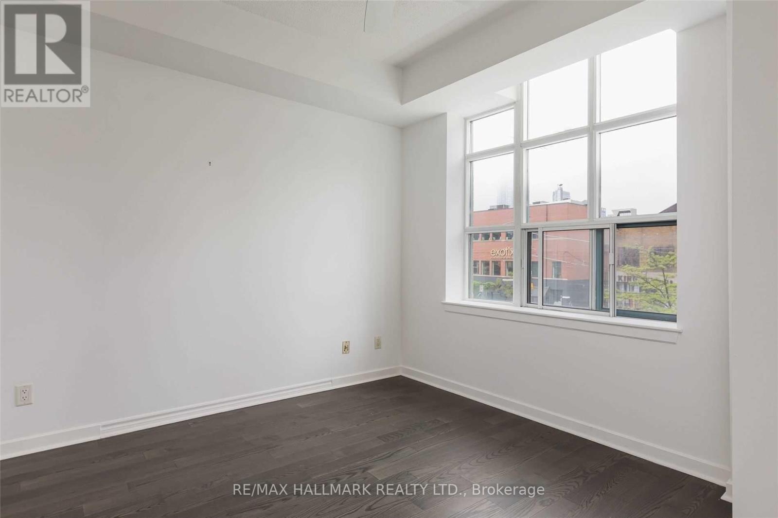 438 Richmond Street West — photo 11