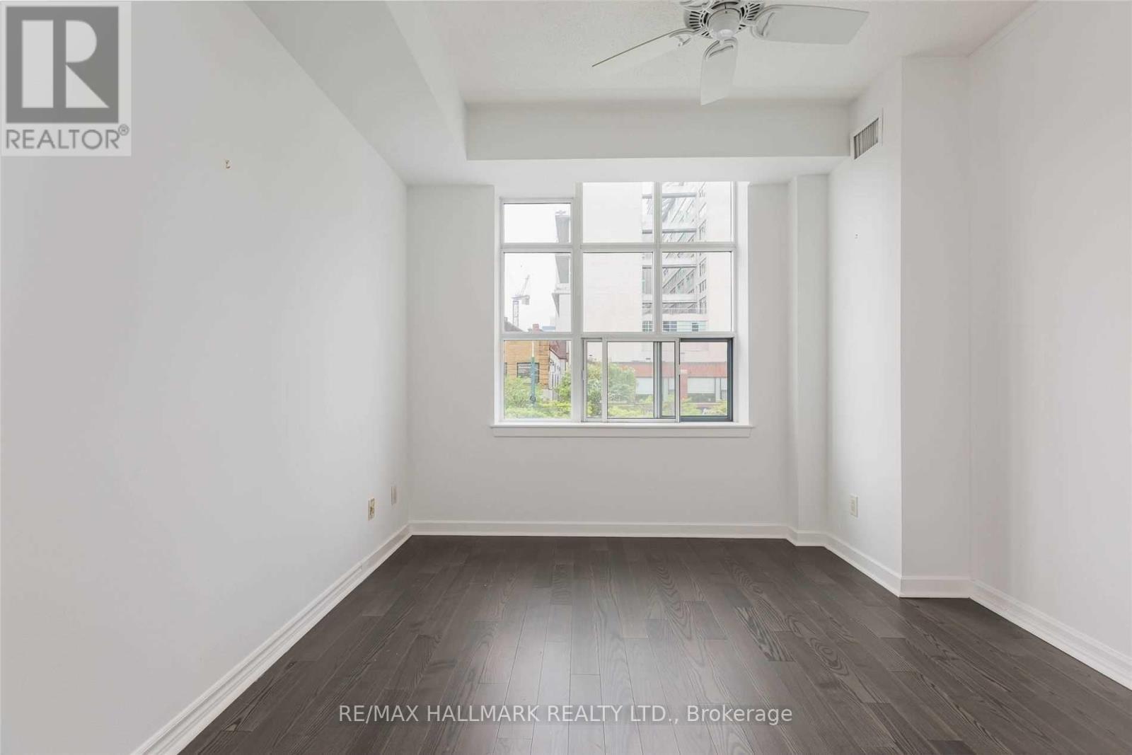 438 Richmond Street West — photo 12