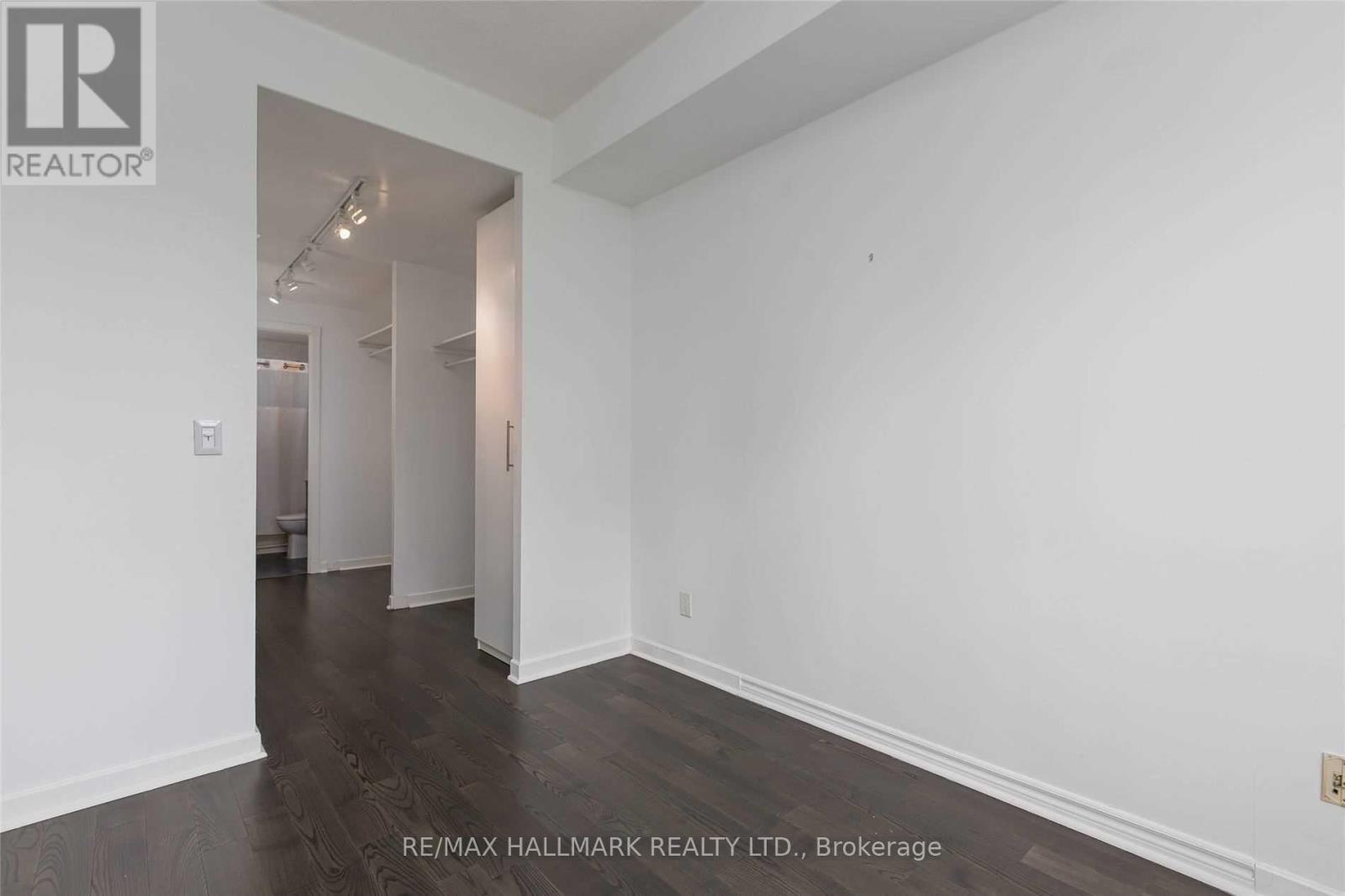 438 Richmond Street West — photo 13