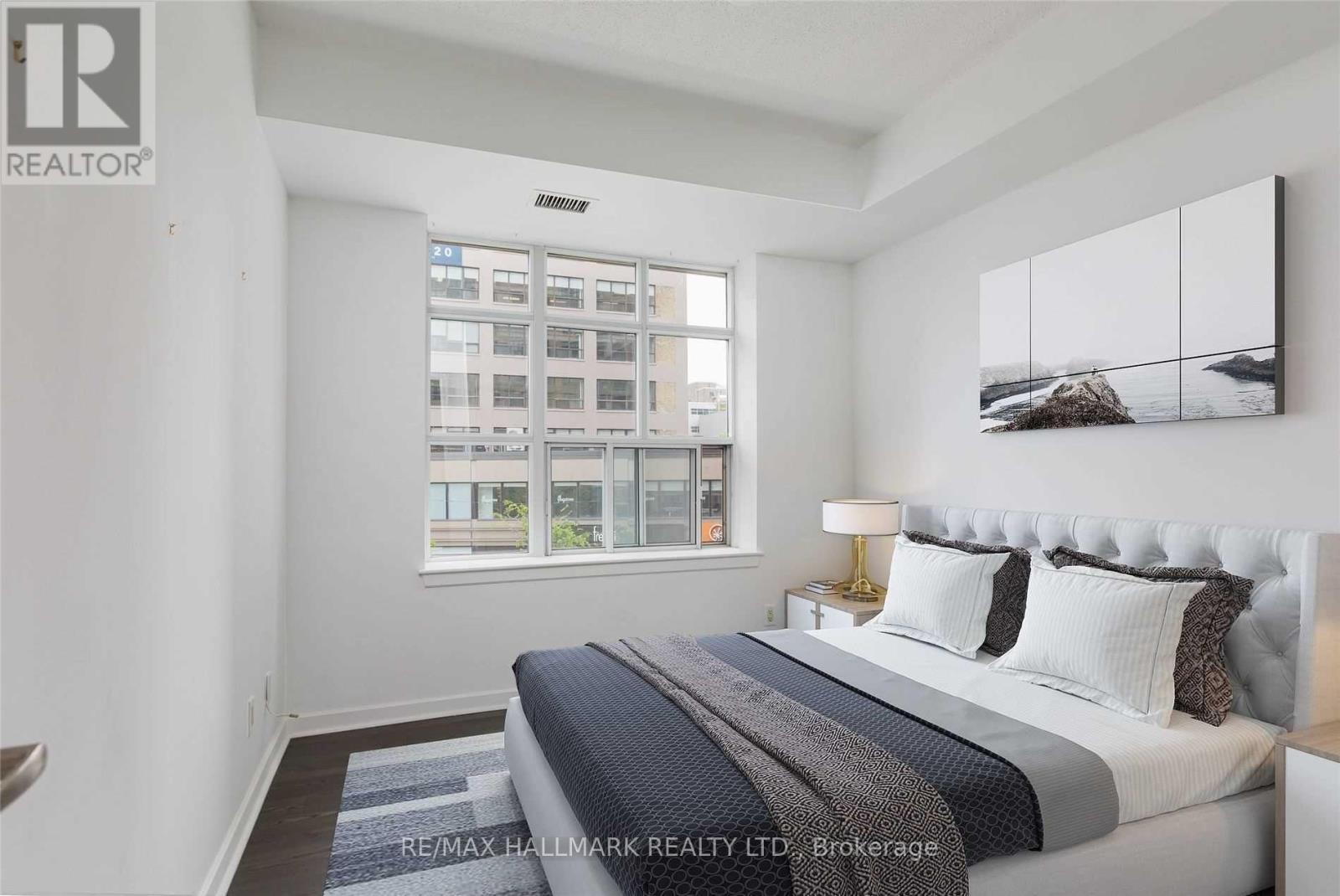 438 Richmond Street West — photo 16