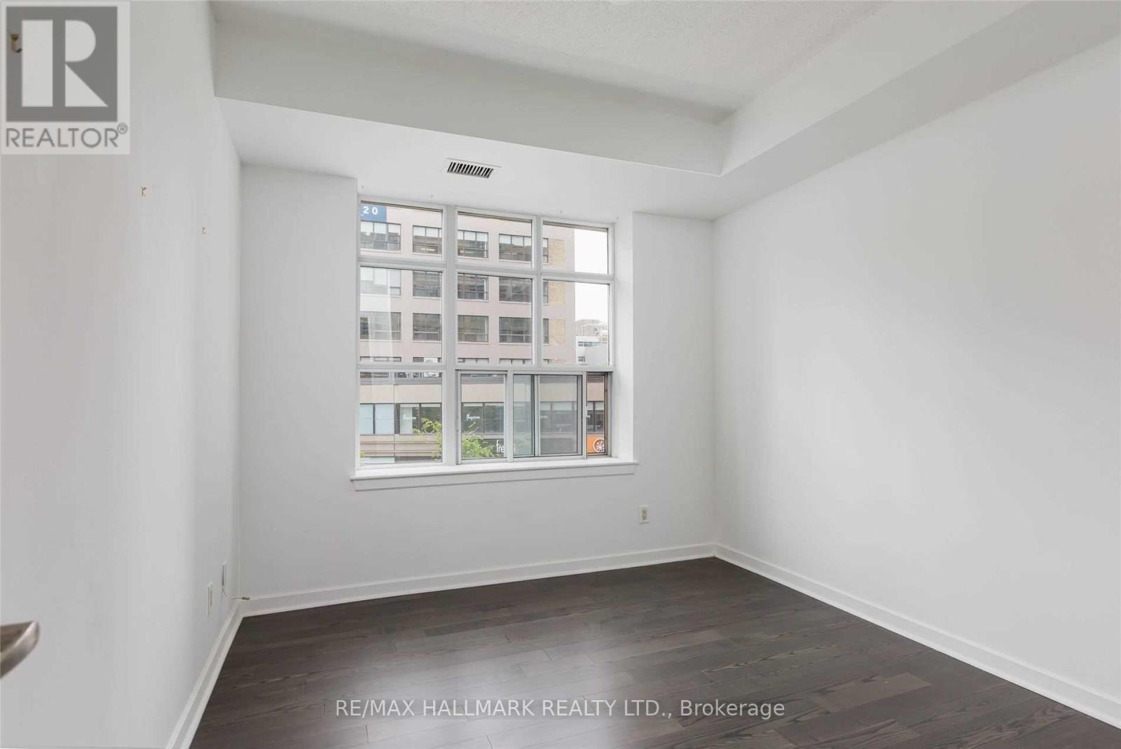 438 Richmond Street West — photo 17