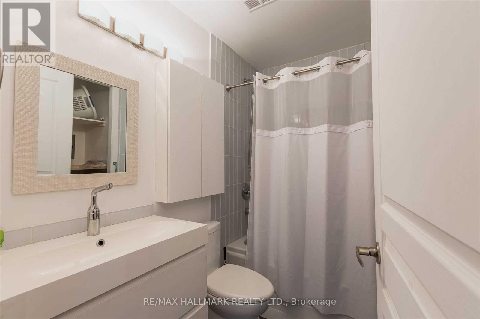 438 Richmond Street West — photo 19