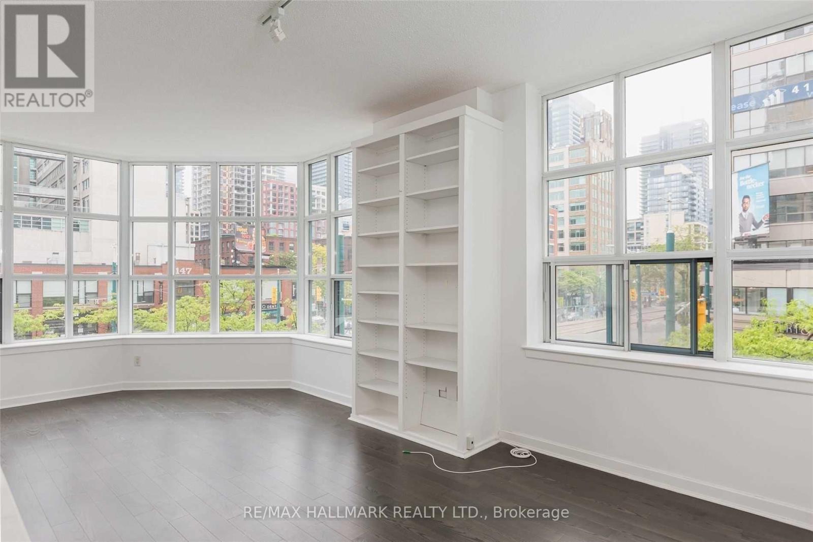 438 Richmond Street West — photo 2