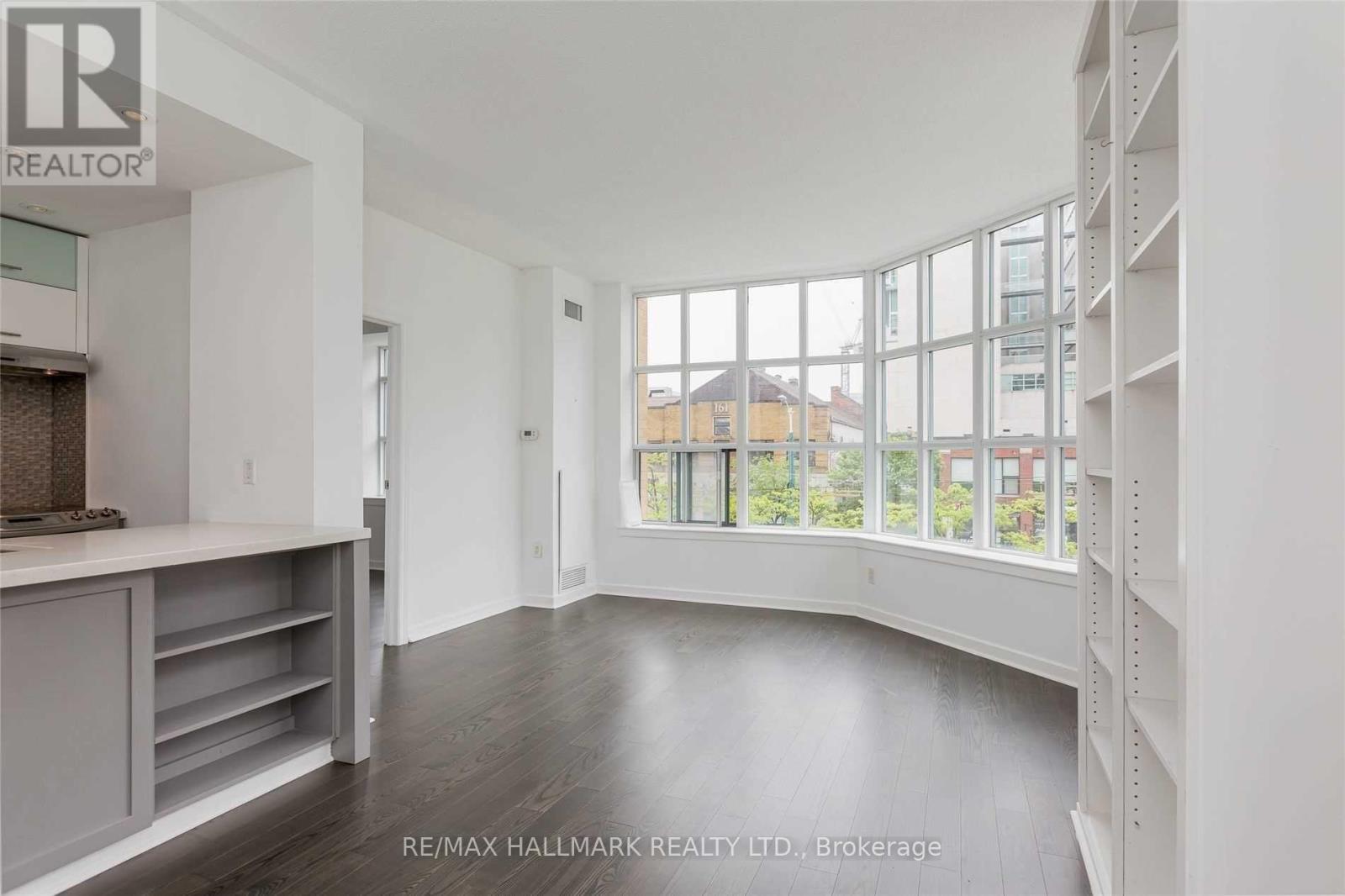 438 Richmond Street West — photo 21