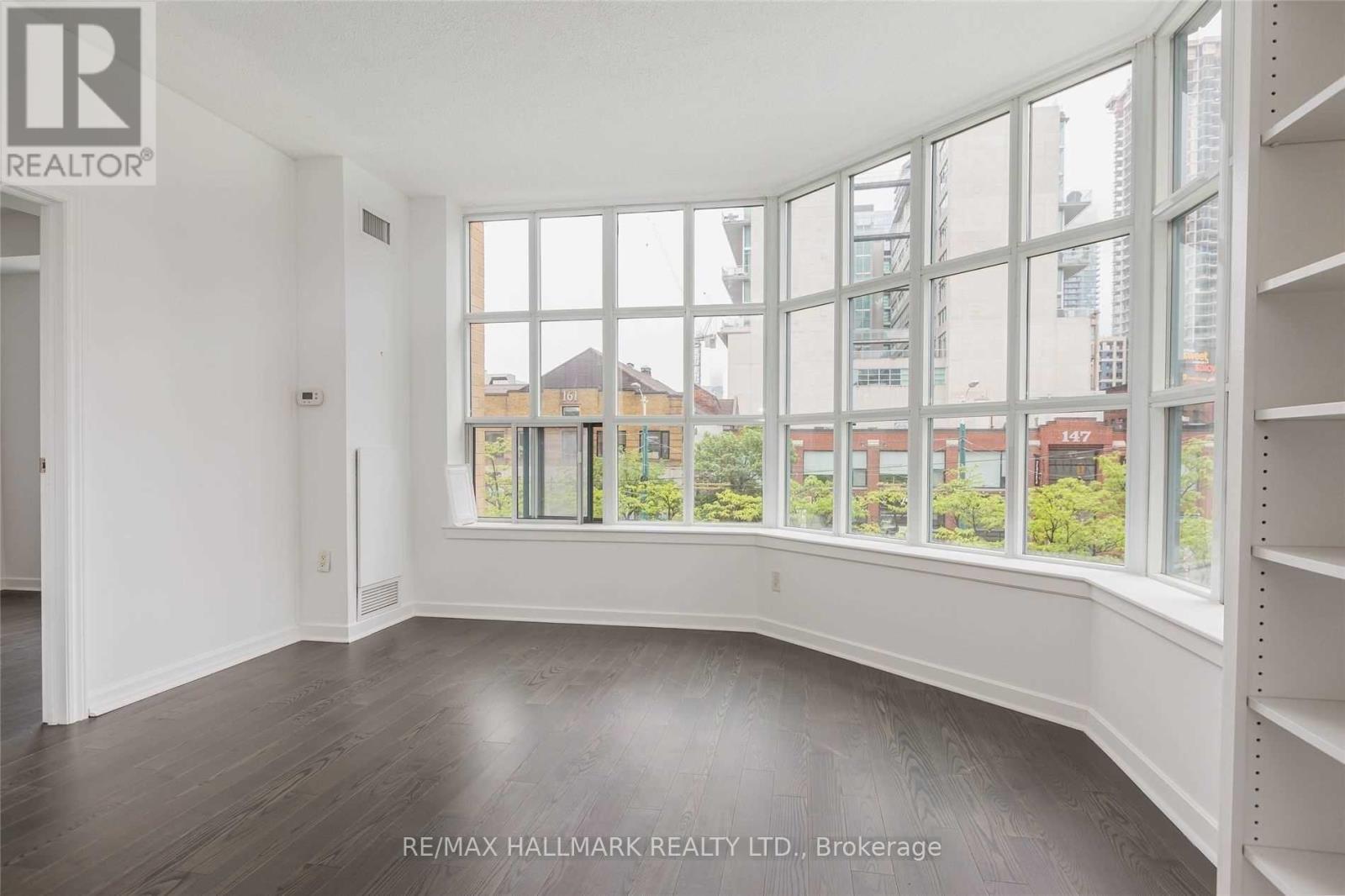 438 Richmond Street West — photo 3