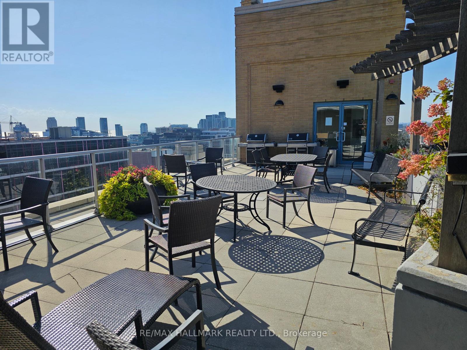 438 Richmond Street West — photo 30