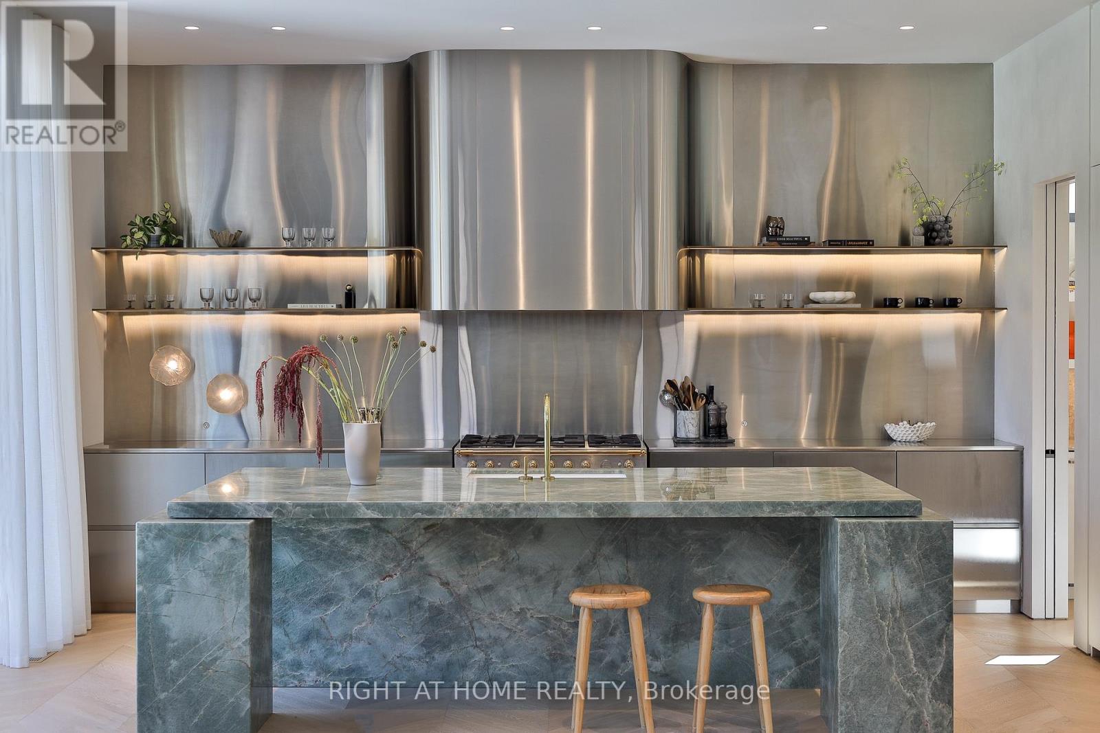 127 YONGE BOULEVARD - 11