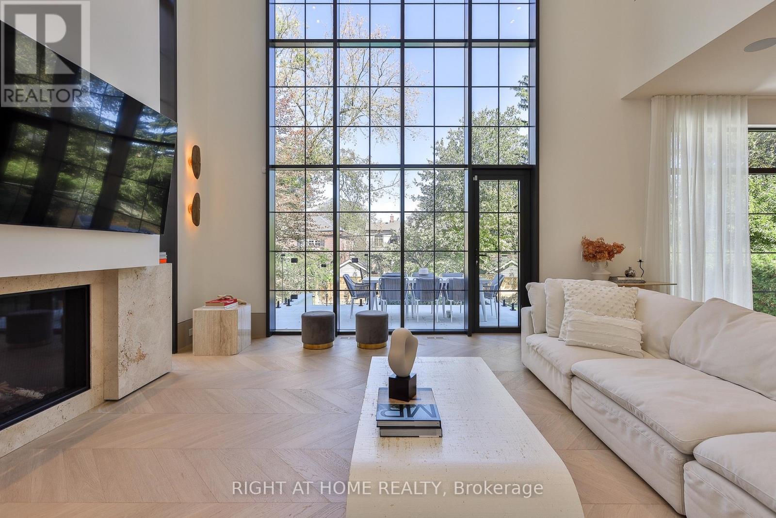 127 Yonge Boulevard, Toronto, ON photo 19