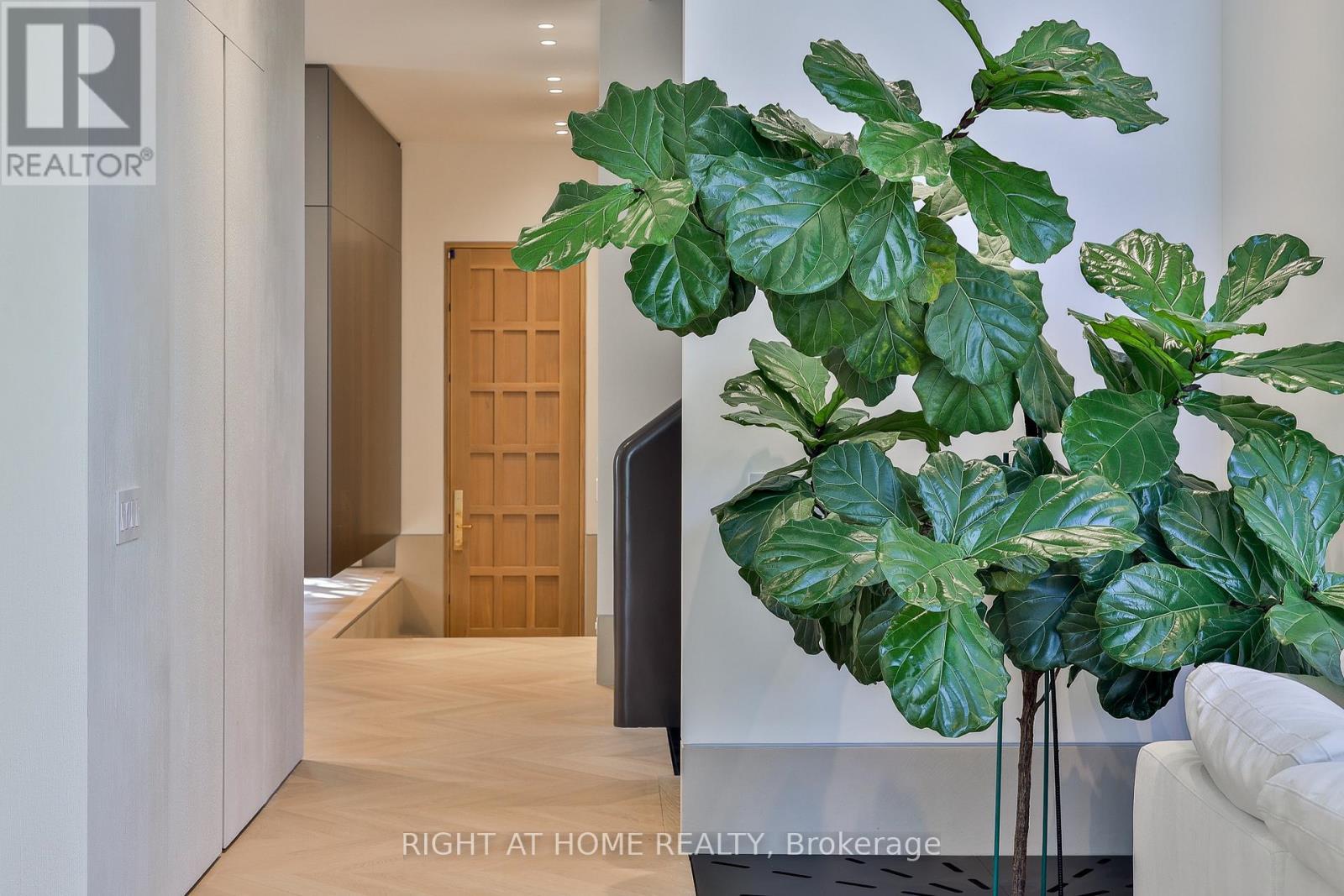 127 Yonge Boulevard, Toronto, ON photo 23
