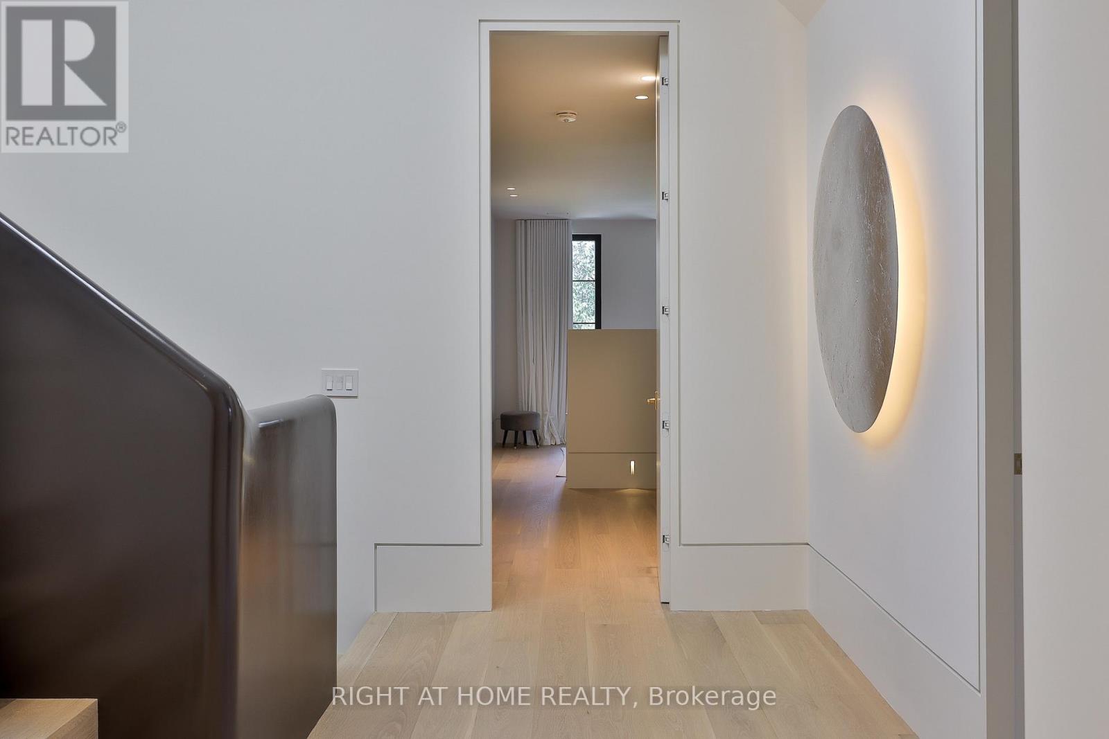127 Yonge Boulevard, Toronto, ON photo 29