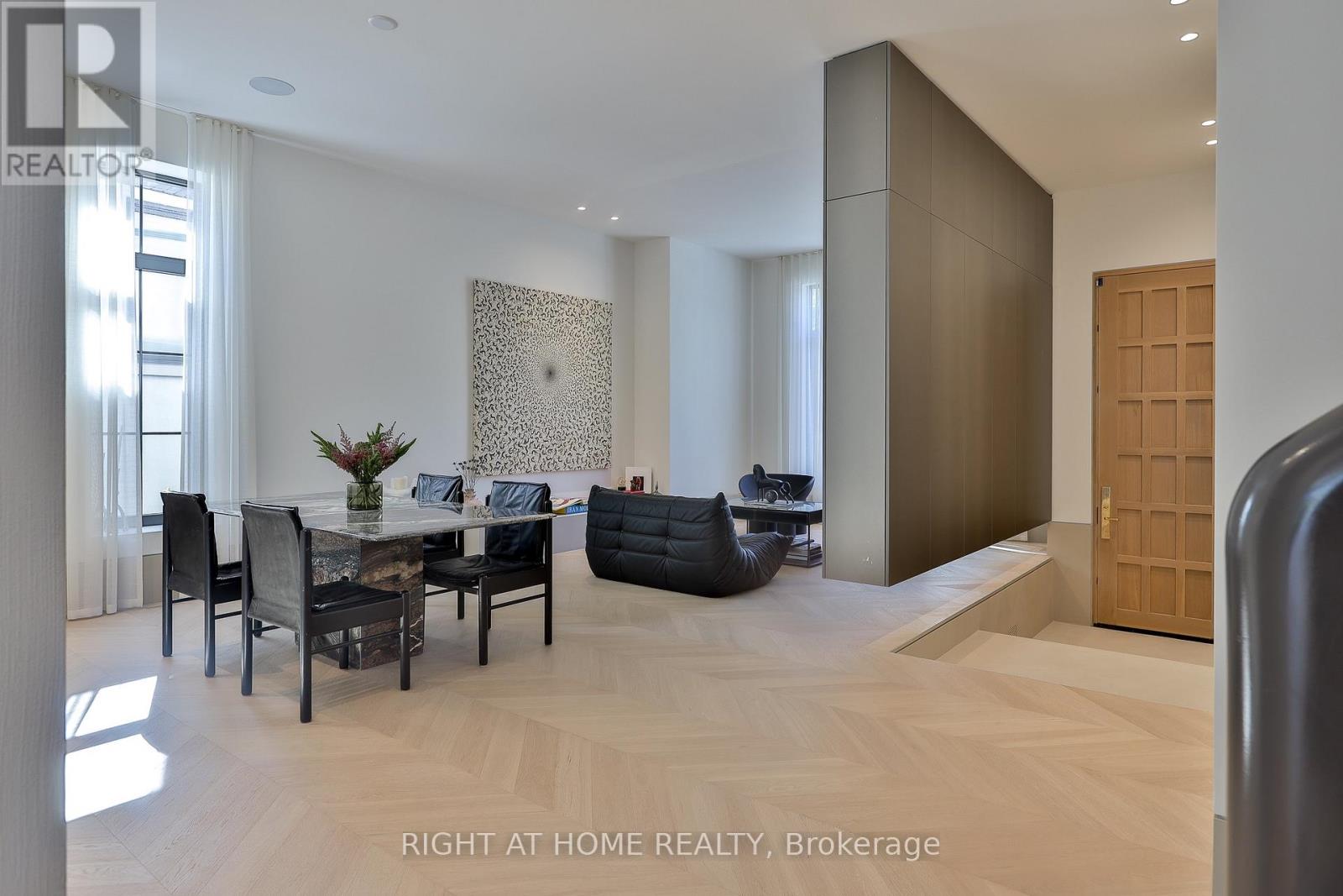 127 YONGE BOULEVARD - 3