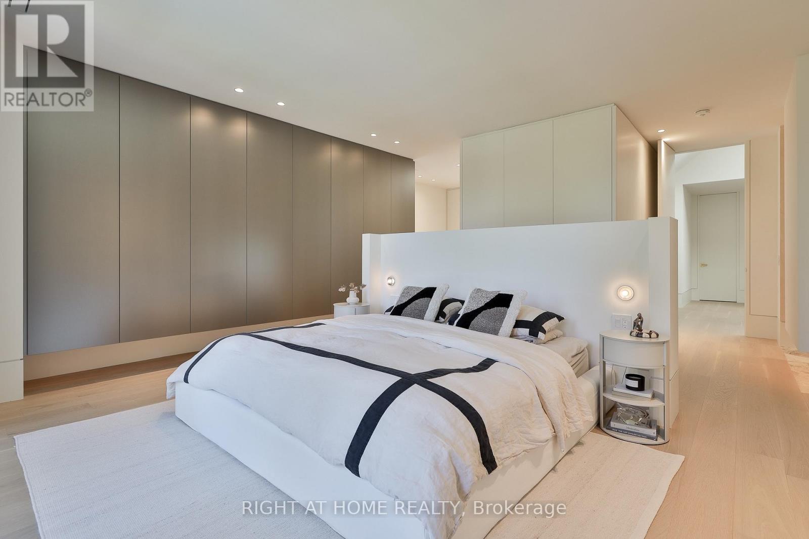 127 YONGE BOULEVARD - 35