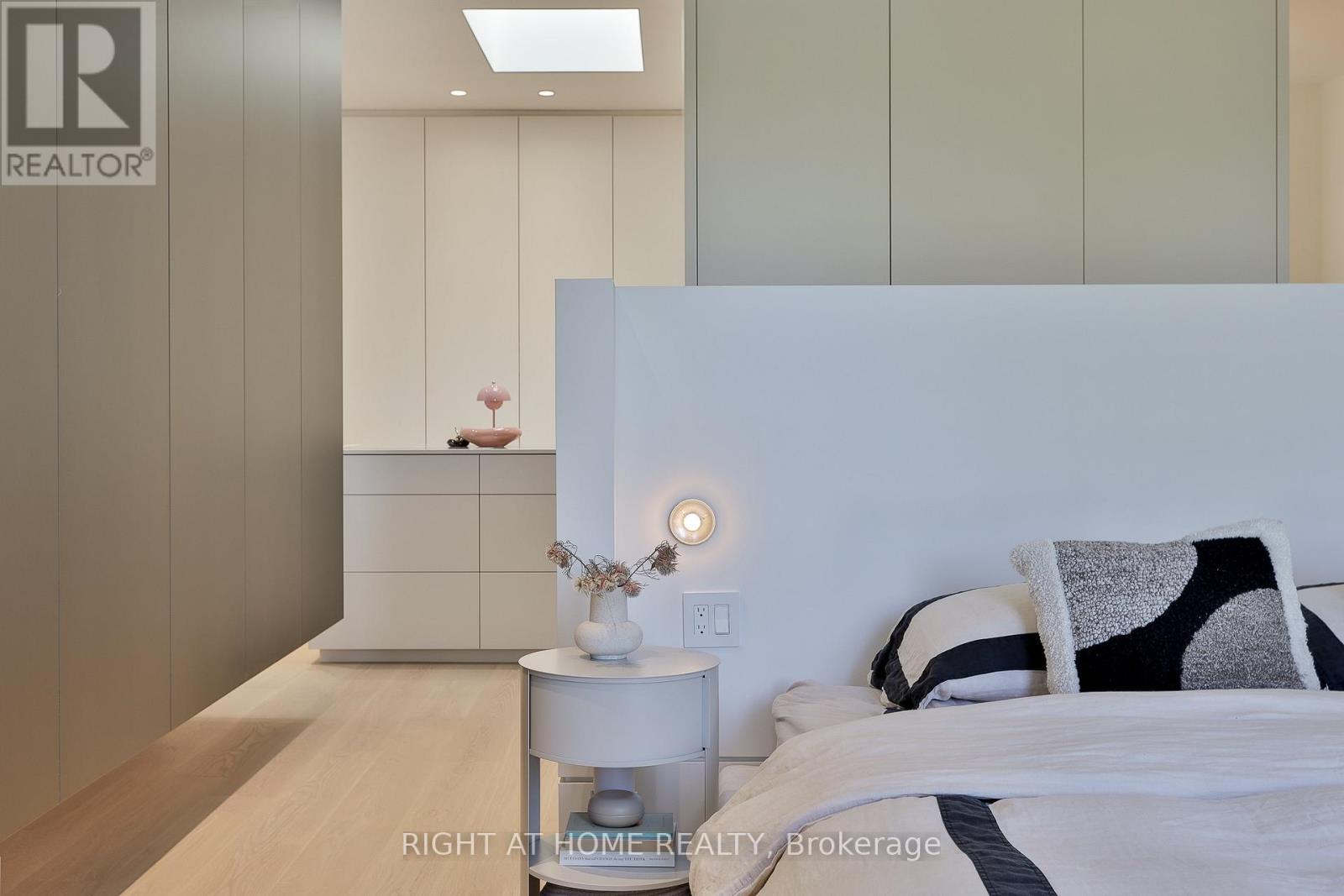 127 Yonge Boulevard, Toronto, ON photo 36