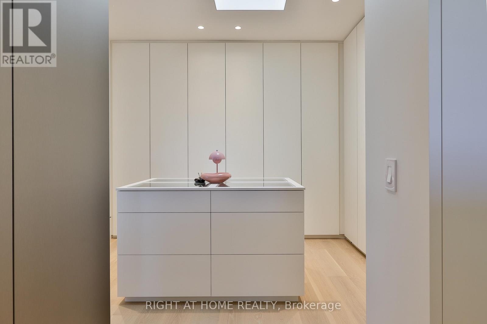 127 YONGE BOULEVARD - 37