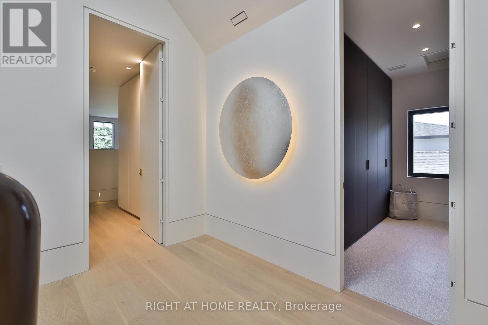 127 Yonge Boulevard, Toronto, ON photo 38