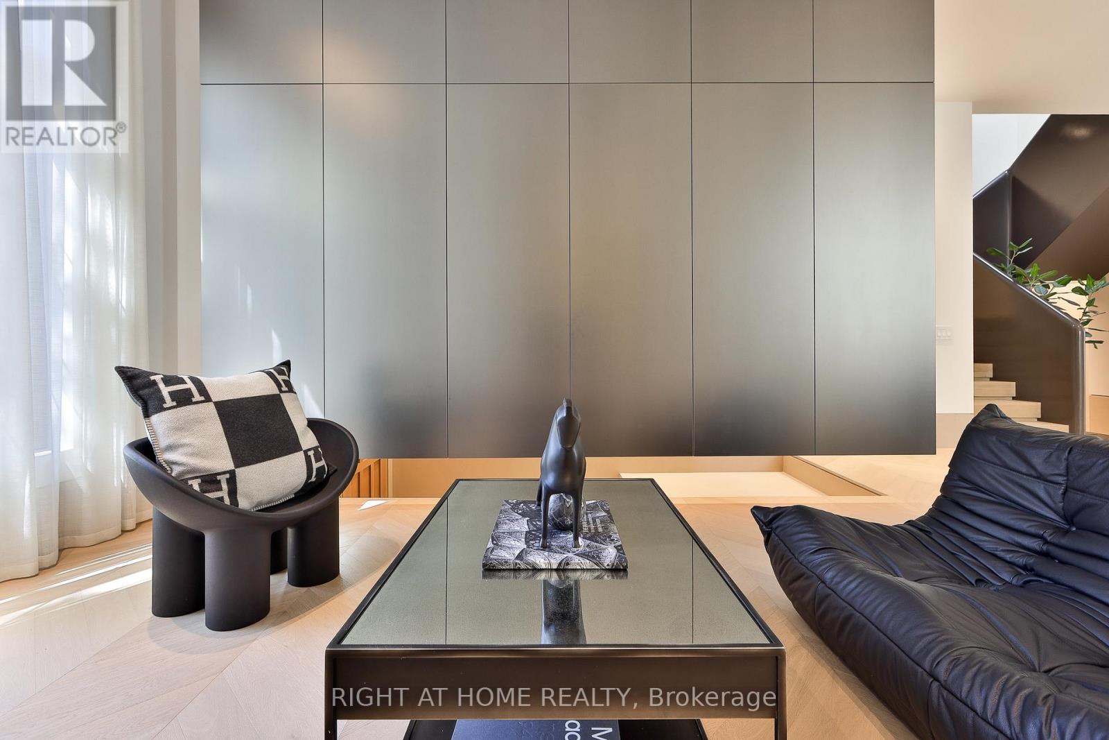 127 YONGE BOULEVARD - 4