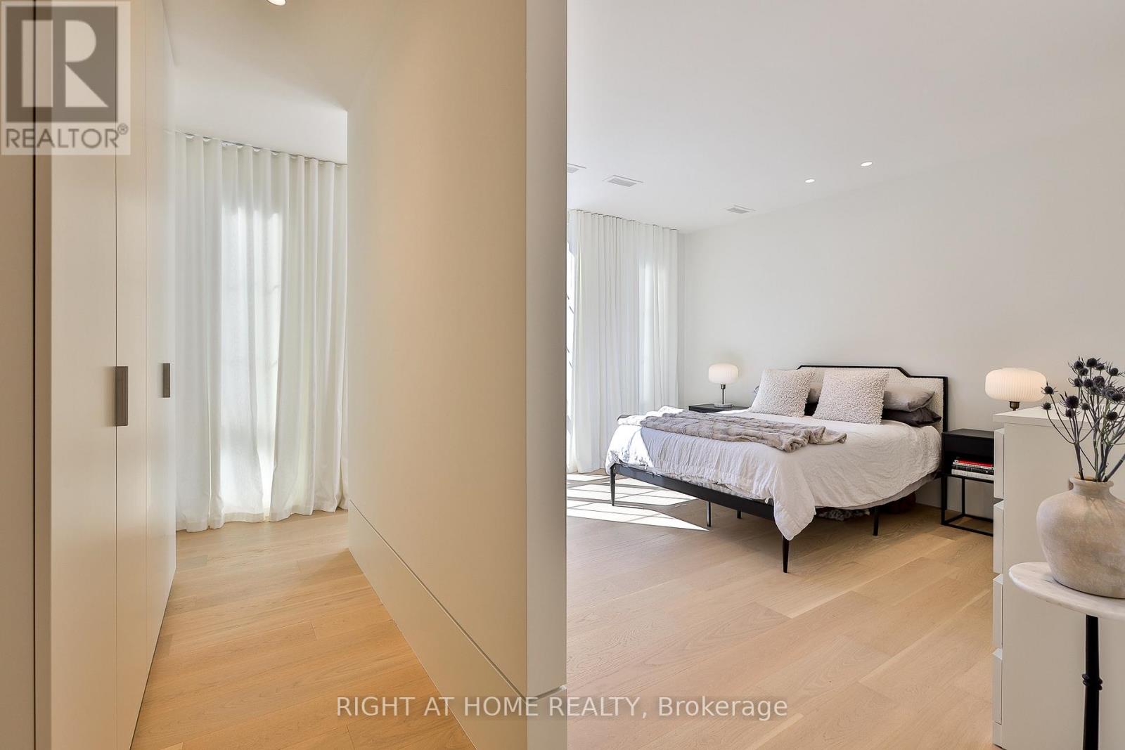 127 Yonge Boulevard, Toronto, ON photo 40