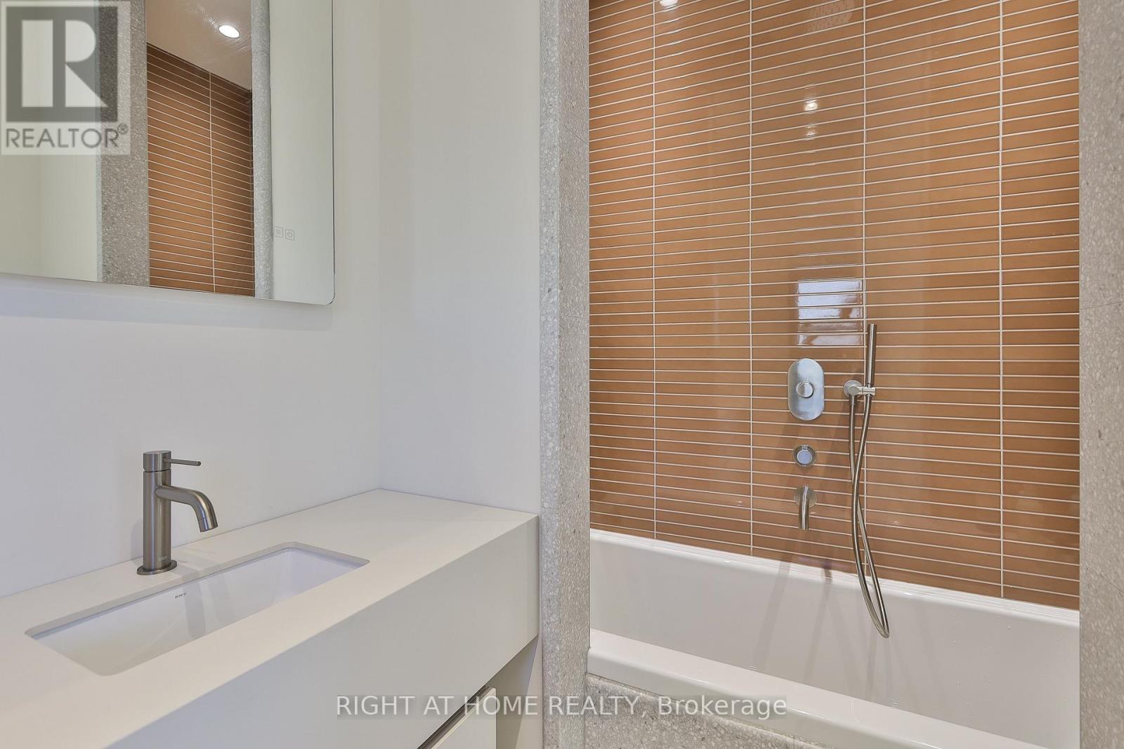 127 YONGE BOULEVARD - 48