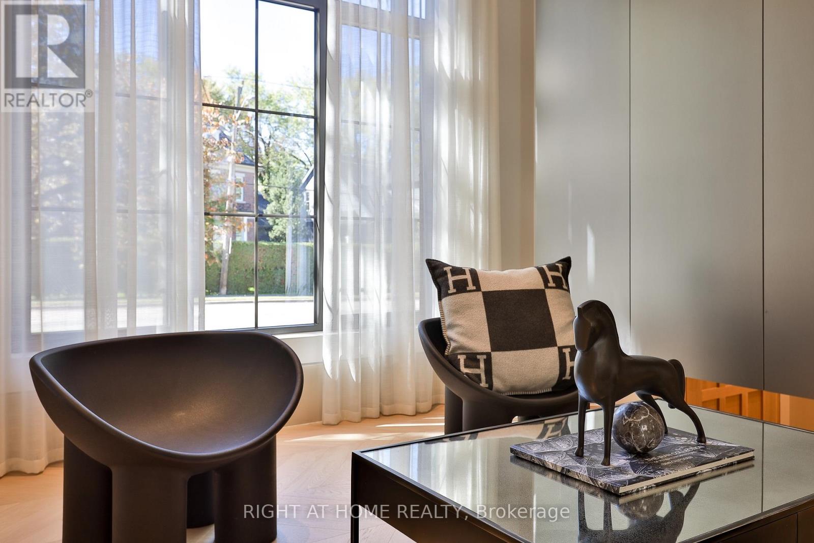 127 Yonge Boulevard, Toronto, ON photo 5