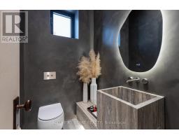 127 Yonge Boulevard, Toronto, ON M5M3H2 Photo 25