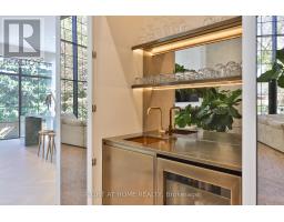 Kitchen - 127 Yonge Boulevard, Toronto, ON M5M3H2 Photo 9