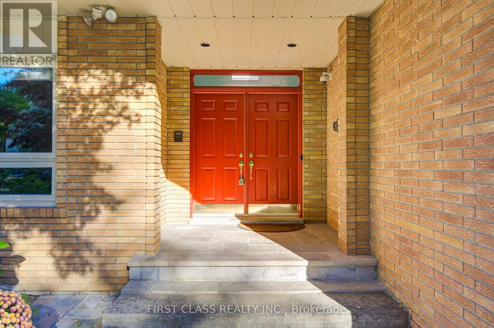 54 Magpie Crescent, Toronto, ON photo 2