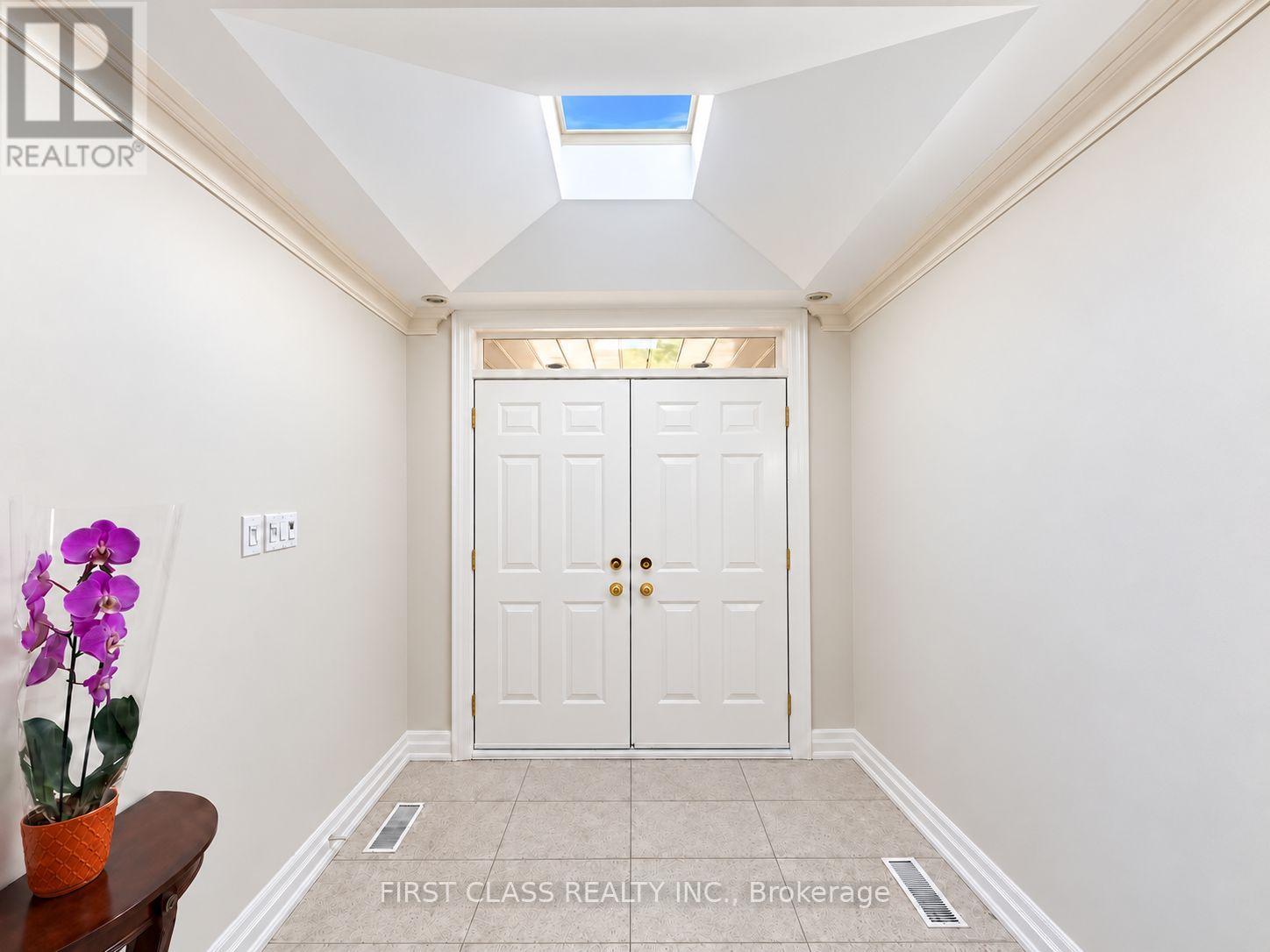 54 Magpie Crescent, Toronto, ON photo 3