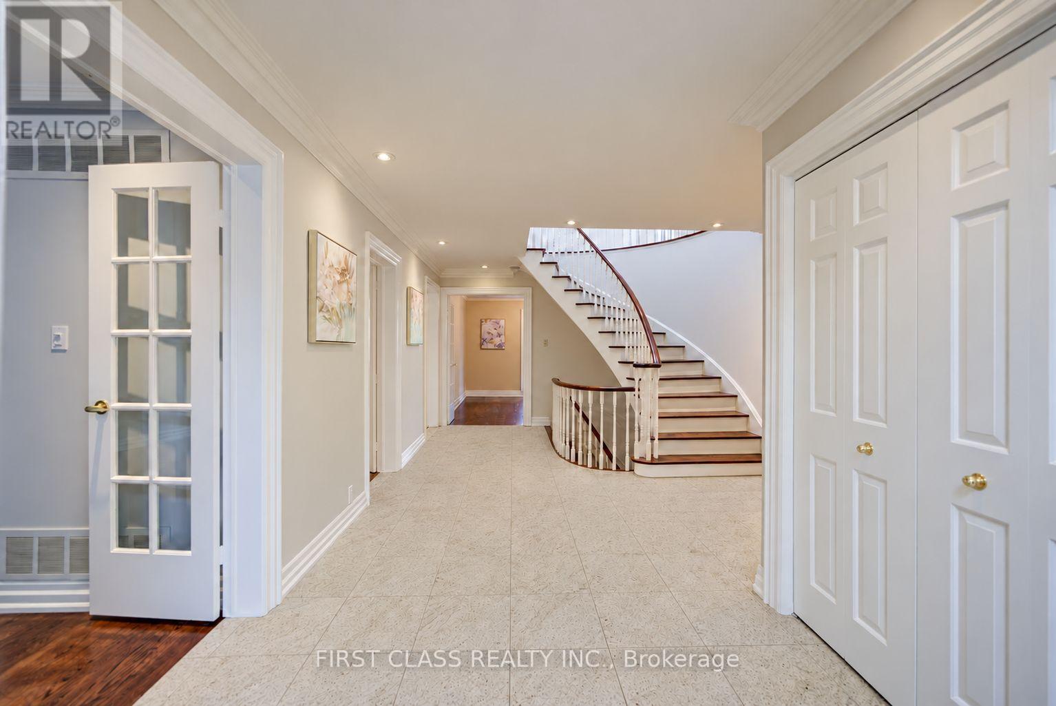54 Magpie Crescent, Toronto, ON photo 5