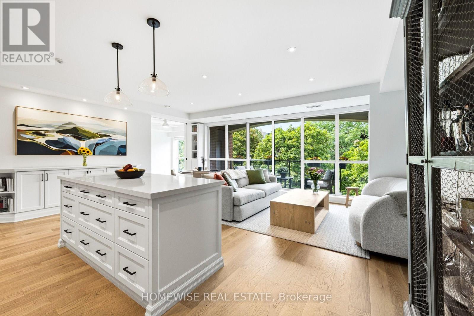403- 11 Soho Street, Toronto, ON