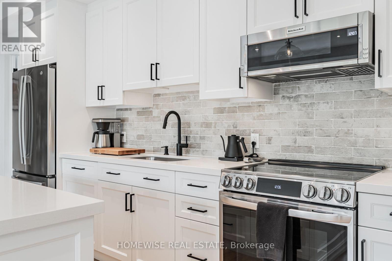 11 Soho Street — photo 4