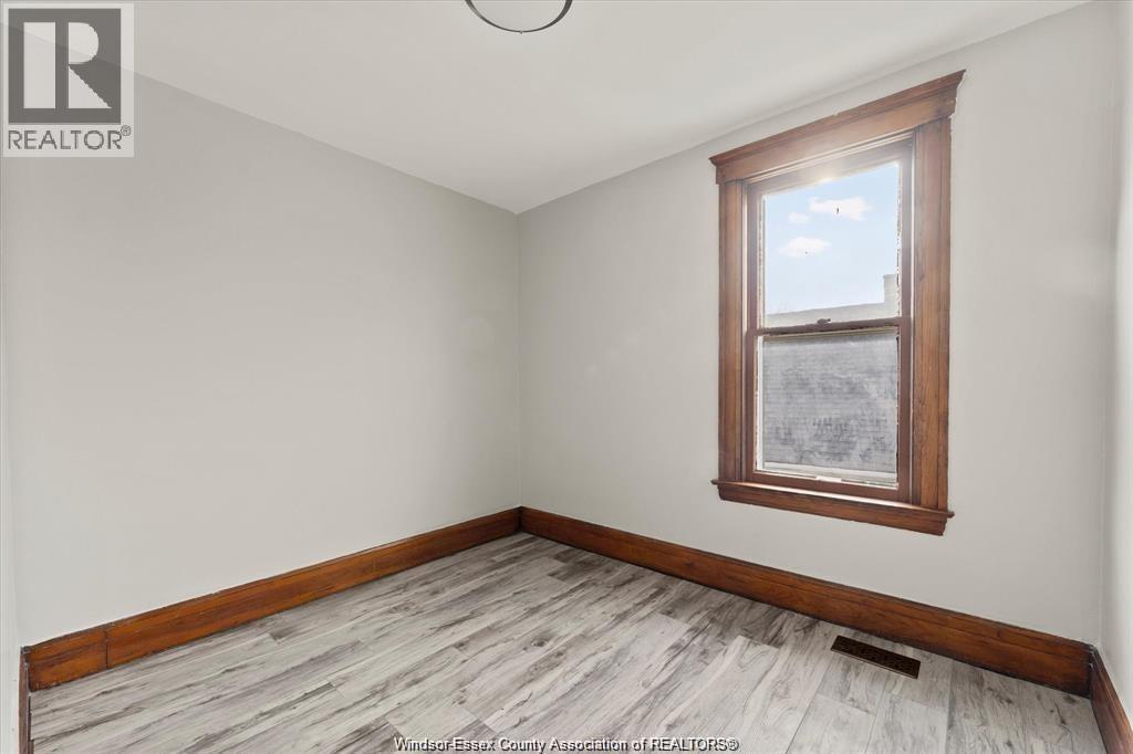215 Pierre AVENUE - Image 10