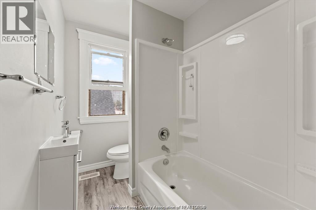 215 Pierre AVENUE - Image 11