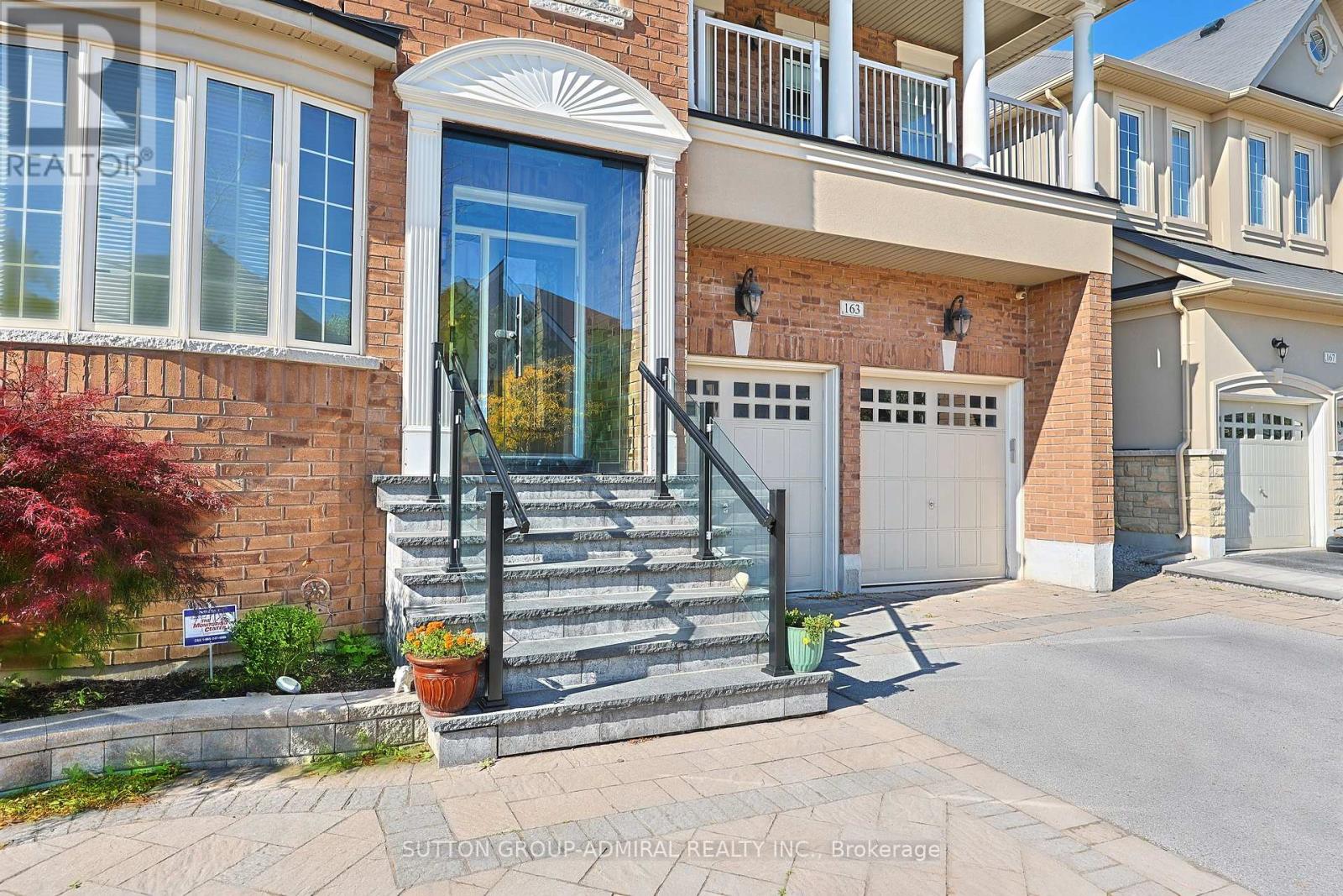 163 Heintzman Crescent — photo 2