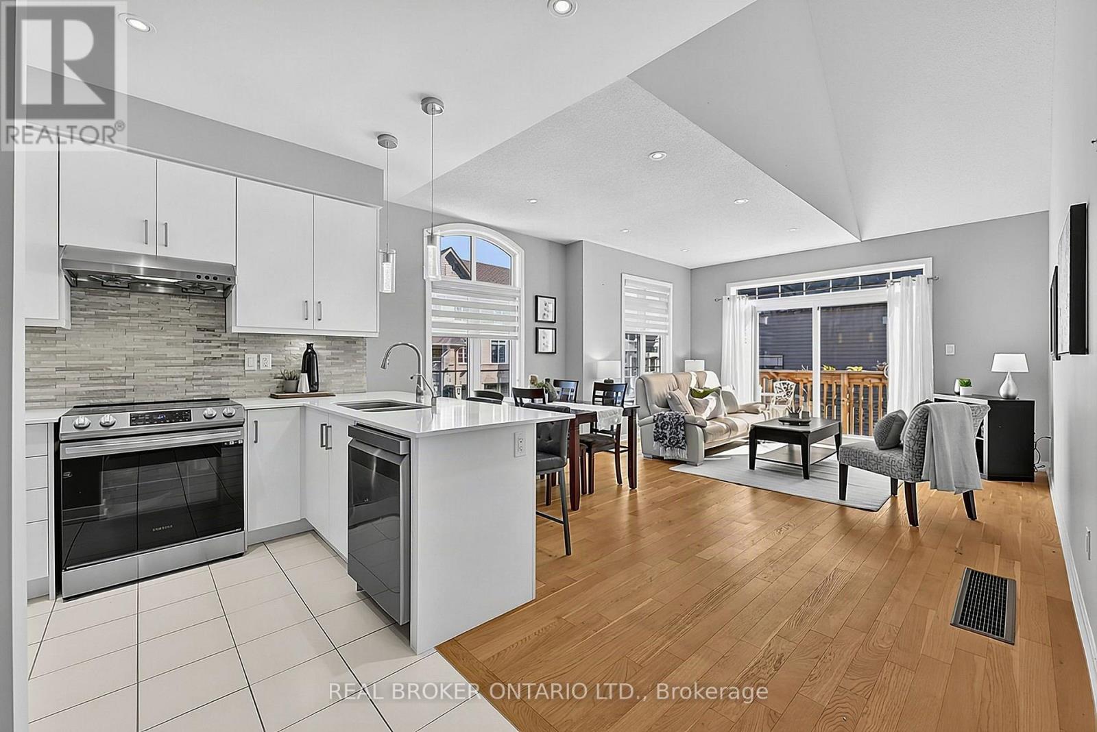 31 LYALL STOKES CIRCLE - 3