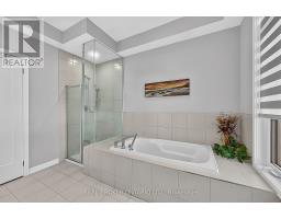 Laundry room - 31 Lyall Stokes Circle, East Gwillimbury, ON L0G1M0 Photo 10