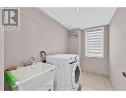 31 Lyall Stokes Circle, East Gwillimbury, ON L0G1M0 Photo 25