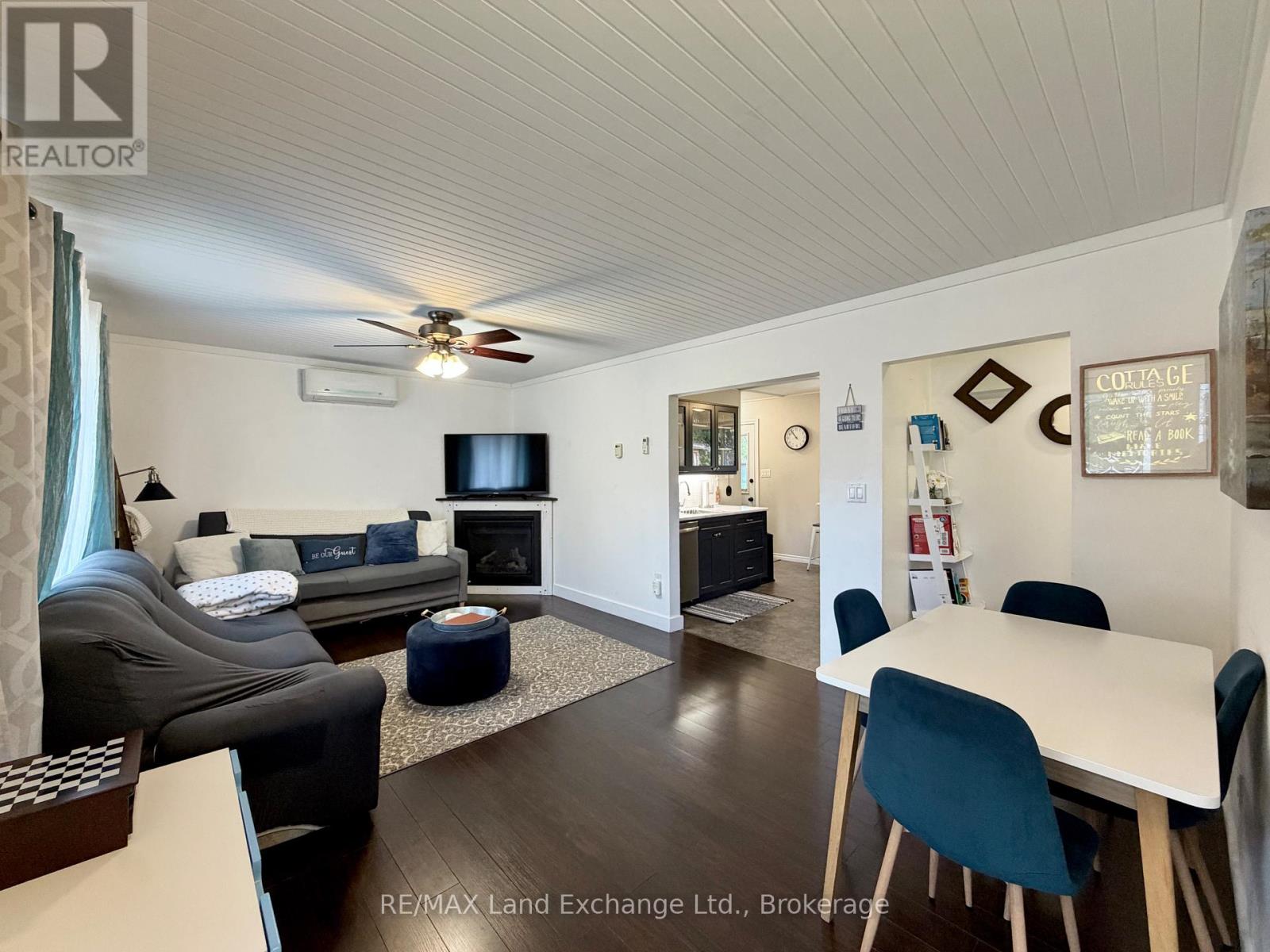 652 LOUIS STREET - 11