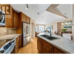 4pc Bathroom - 31 Springbank Terrace Sw, Calgary, AB T3H4S8 Photo 13