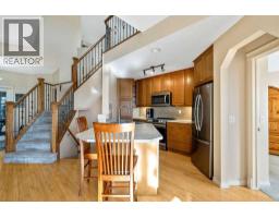 4pc Bathroom - 31 Springbank Terrace Sw, Calgary, AB T3H4S8 Photo 12
