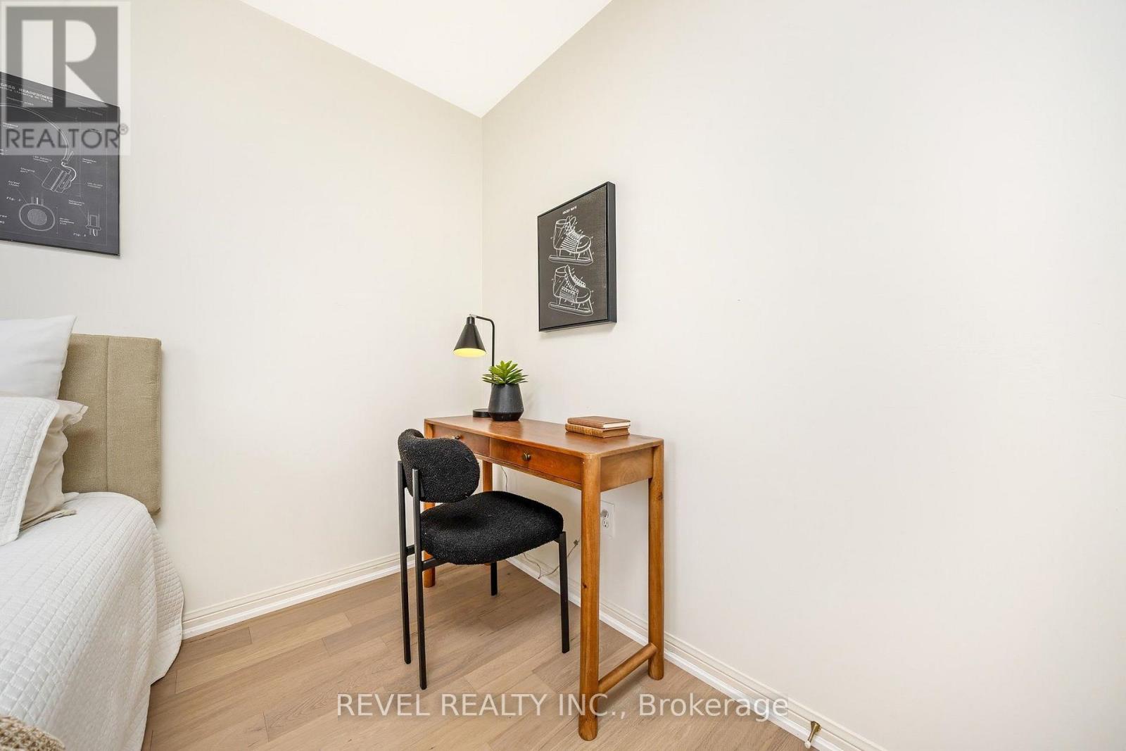 1518 Croft Avenue North — photo 24