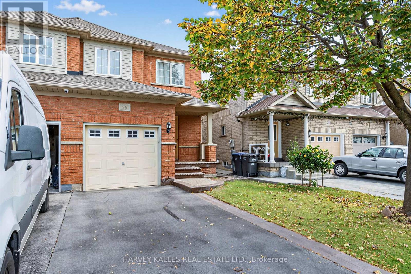 39 Ridgefield Court, Brampton, ON photo 2