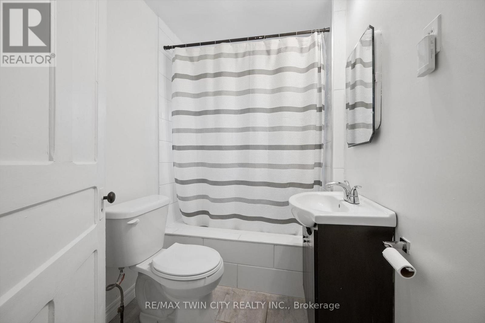 29 VICTORIA AVENUE - 30
