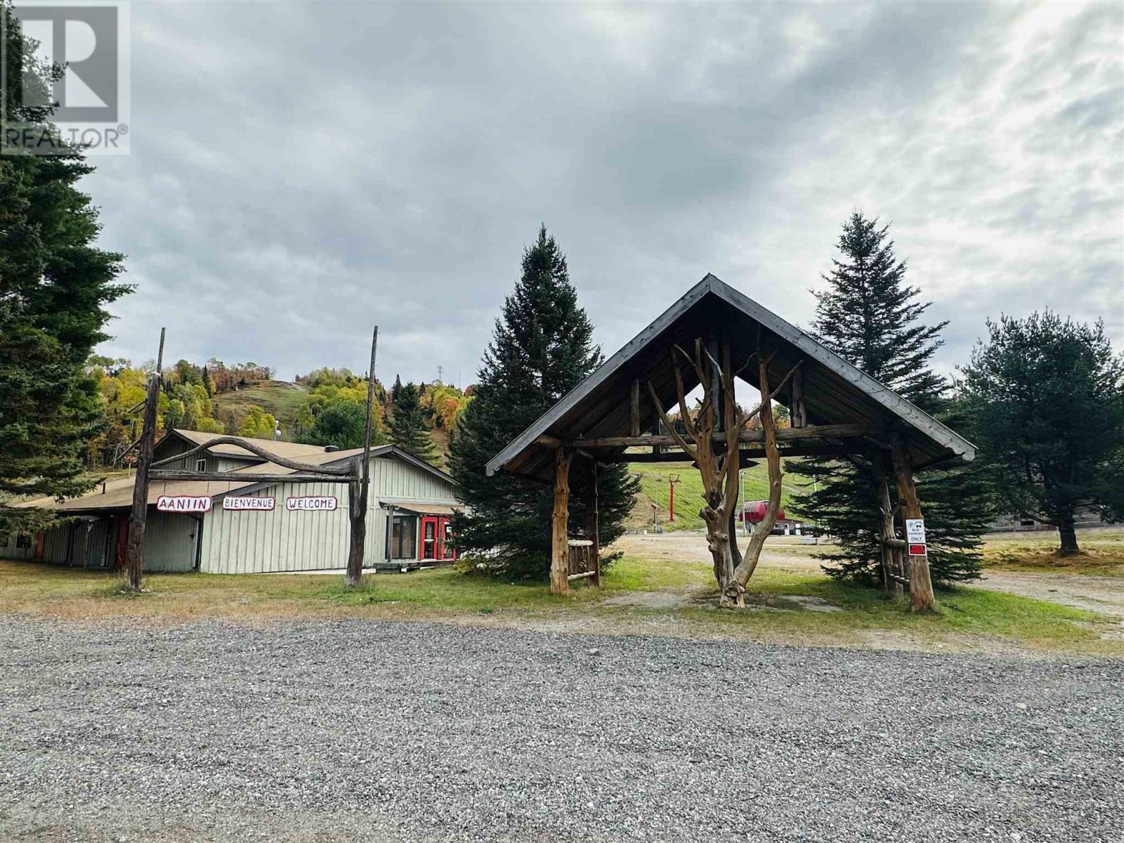 16 Ski Hill RD - 30