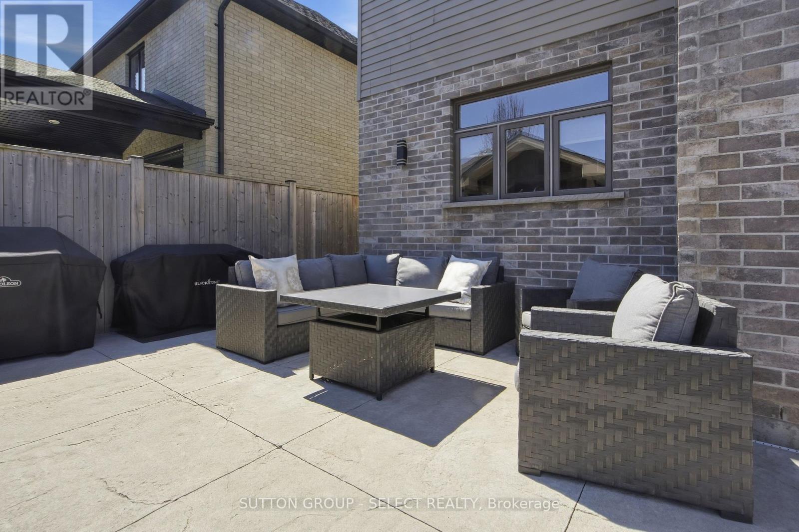 1042 Melsetter Way — photo 43