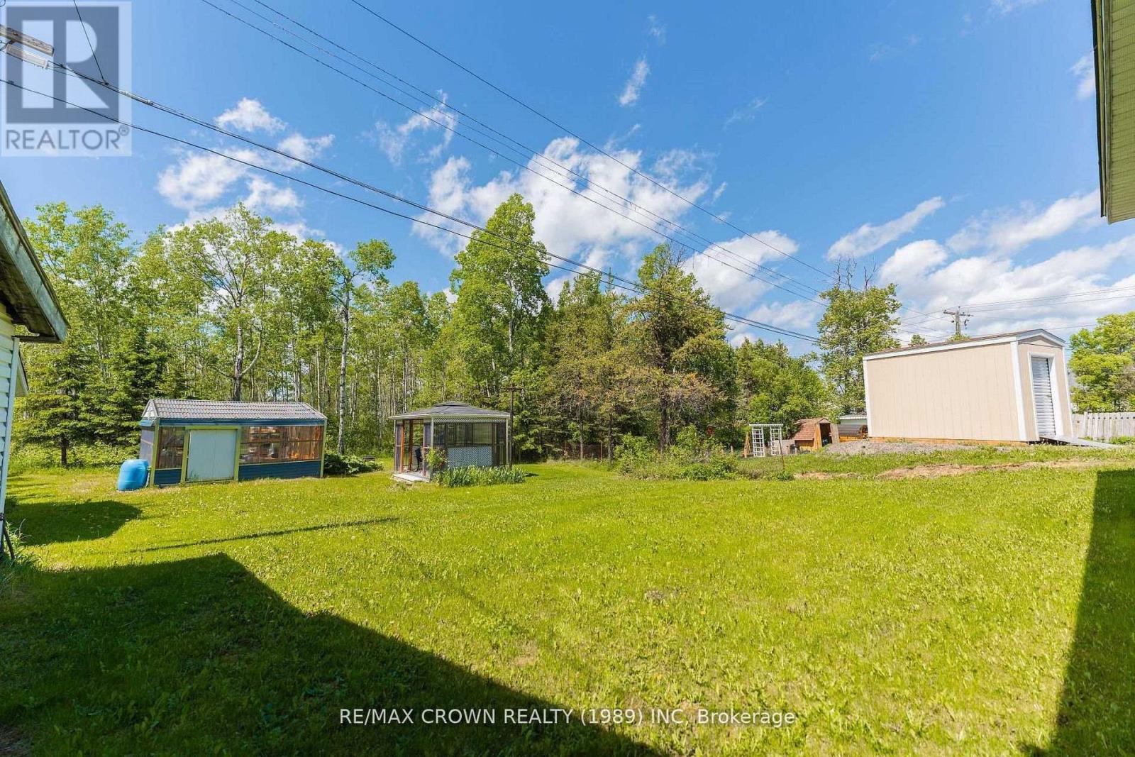 30 Pine Crescent — photo 2
