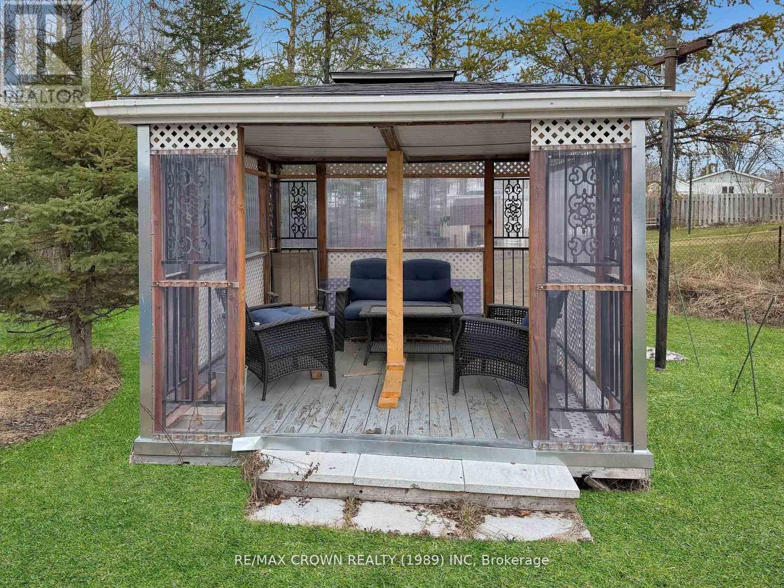 30 Pine Crescent — photo 42