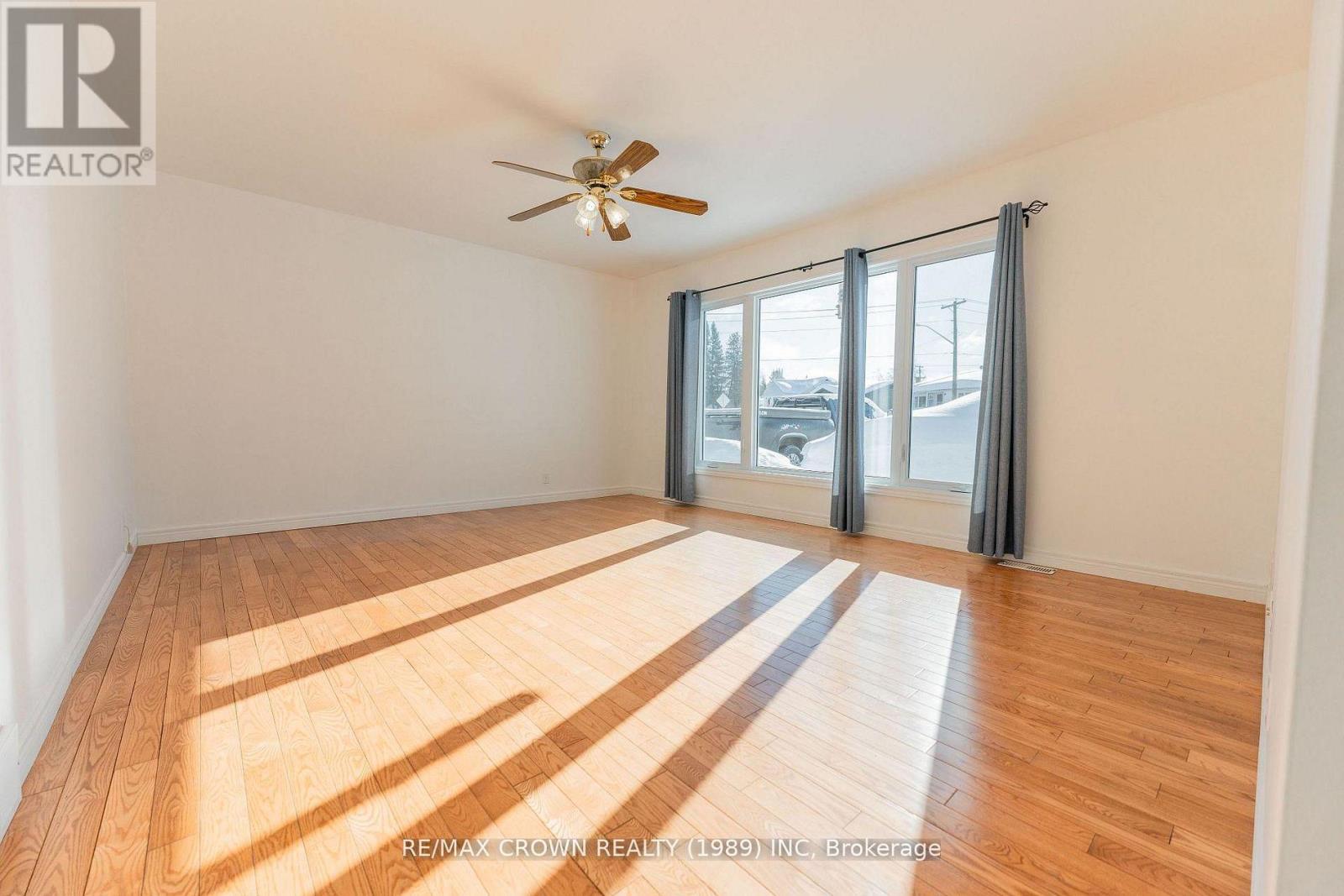 30 Pine Crescent — photo 7