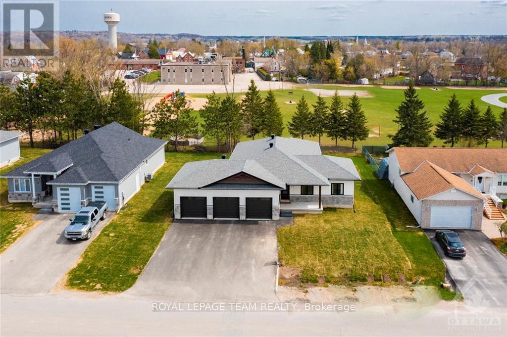 13 Morrison Drive — photo 2