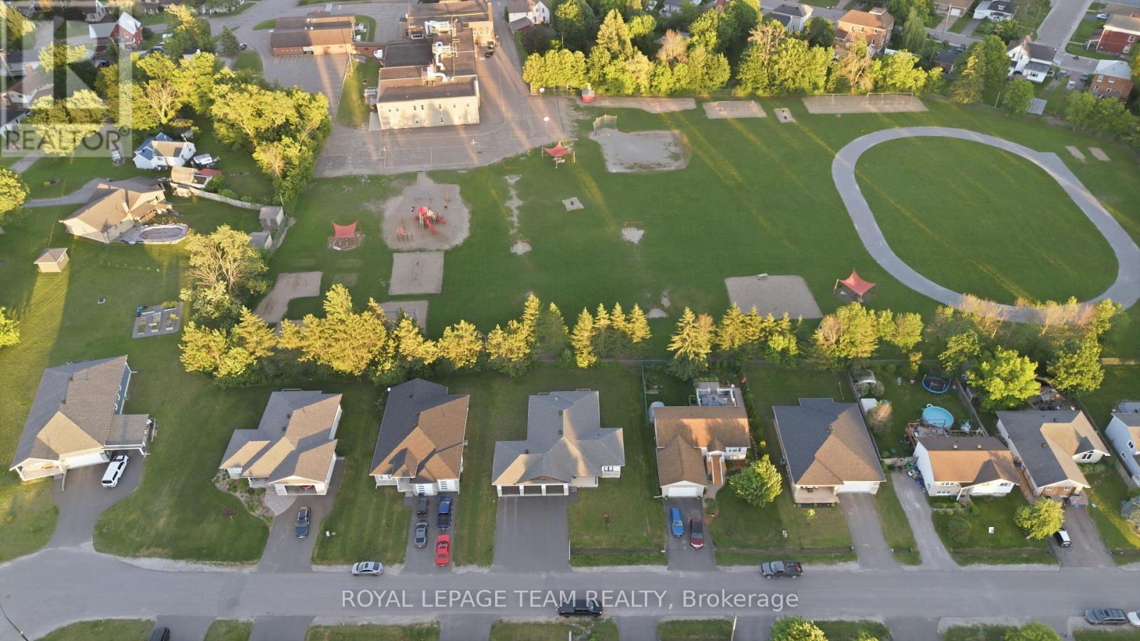 13 Morrison Drive — photo 32