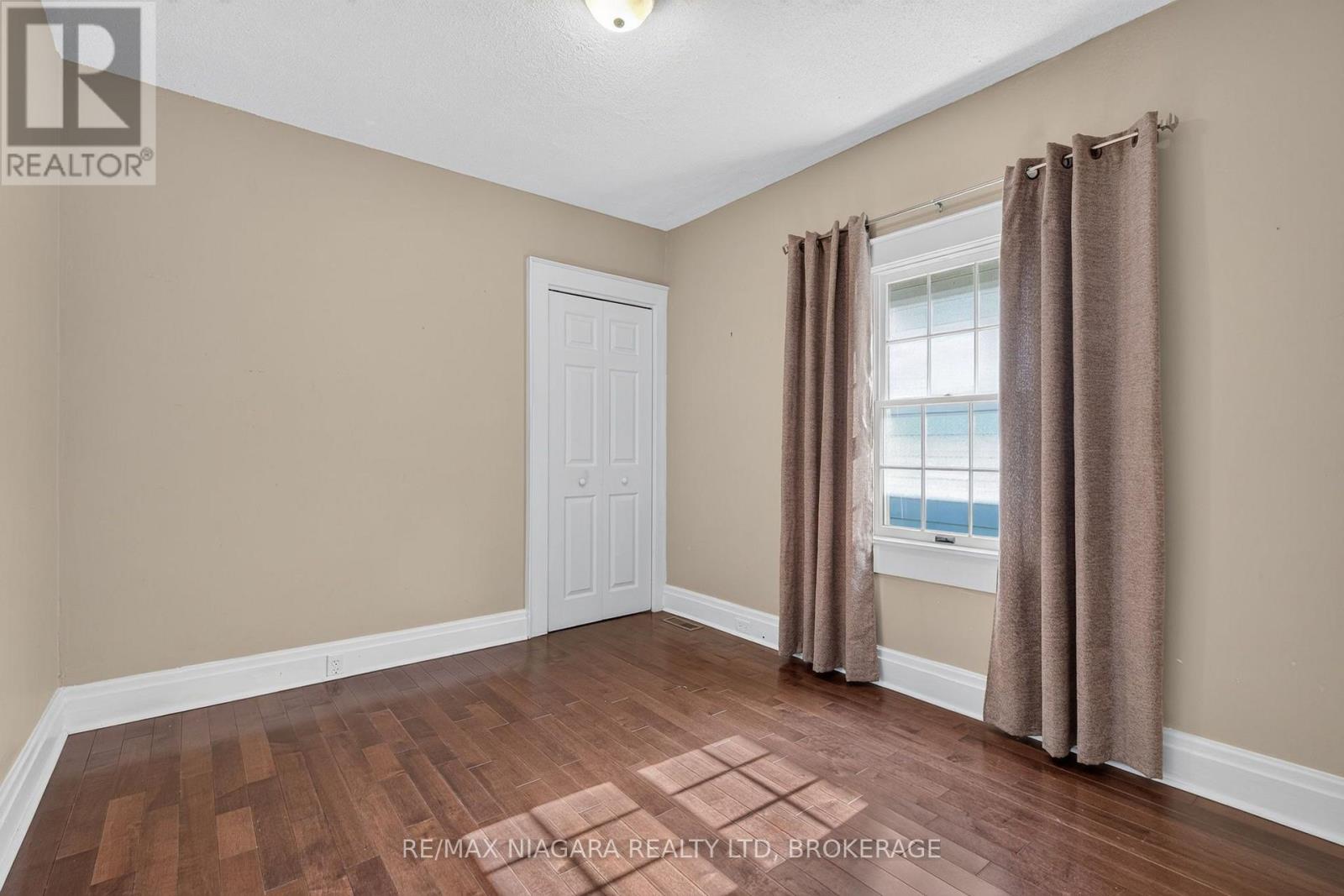 5657 Prince Edward Avenue — photo 12